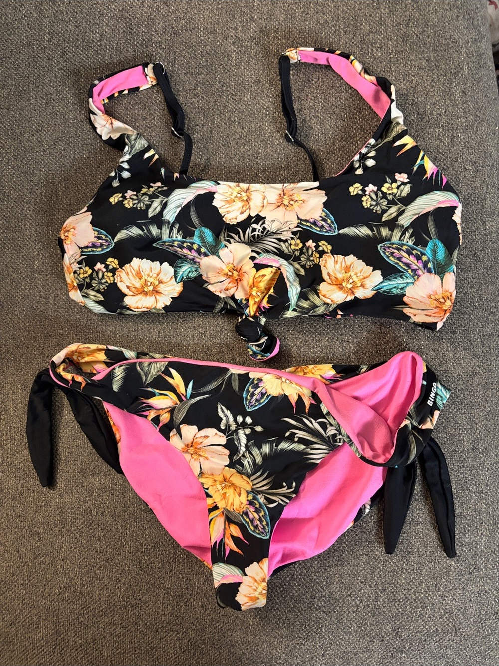 Tropical Floral Knot Bikini Set in Black & Pink